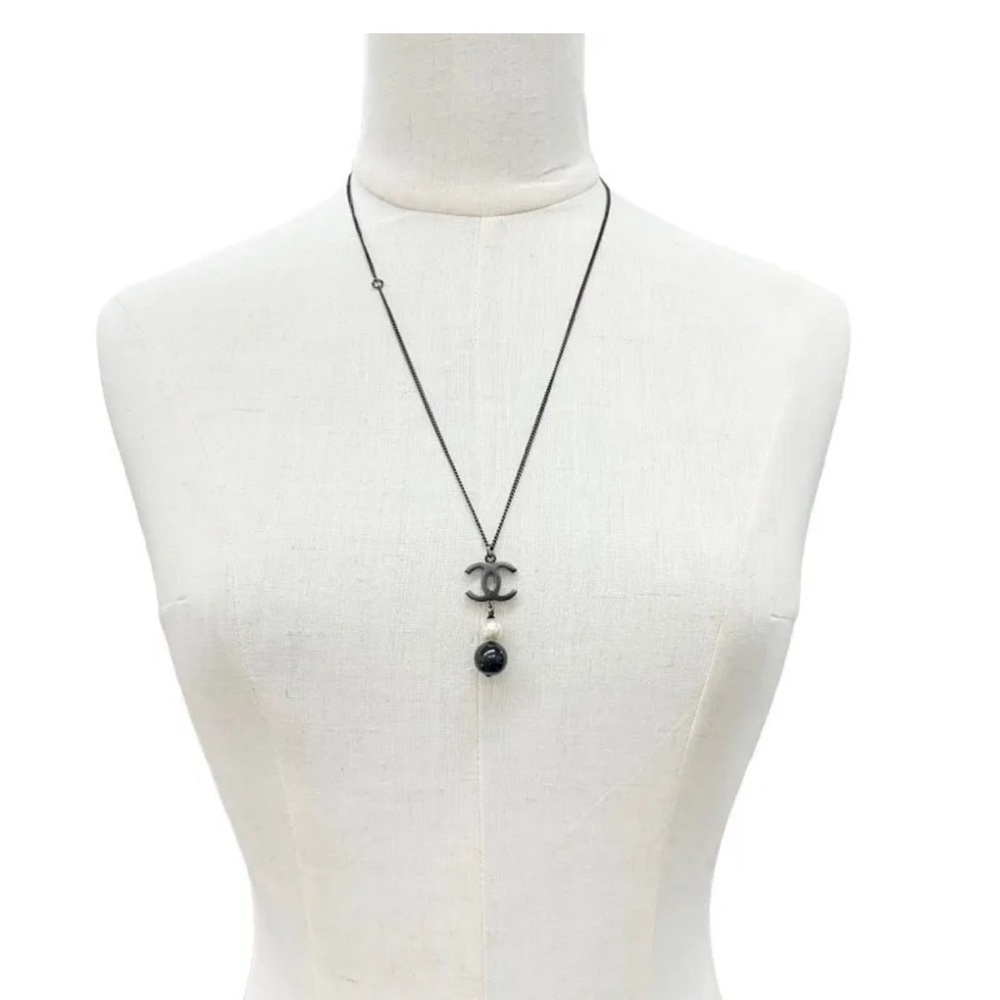 CHANEL B14B COCO Pearl Necklace black.